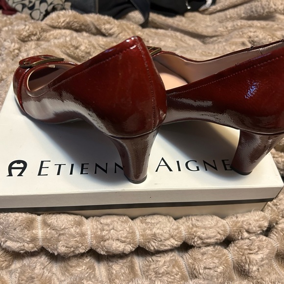 Etienne Aigner Chic Cream Decor Piece - Picture 4 of 10